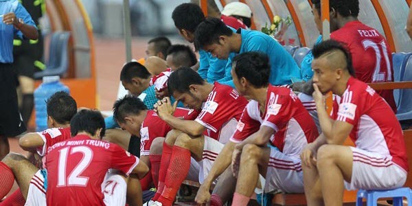 Cầu thủ Việt: 'Thưởng ít, Tết này phải xin tiền mẹ'