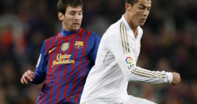 Video bóng đá: Những pha bỏ lỡ khó tin của Messi và Ronaldo