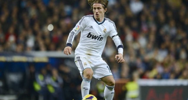 Video bóng đá: Những màn trình diễn của Modric trong màu áo Real