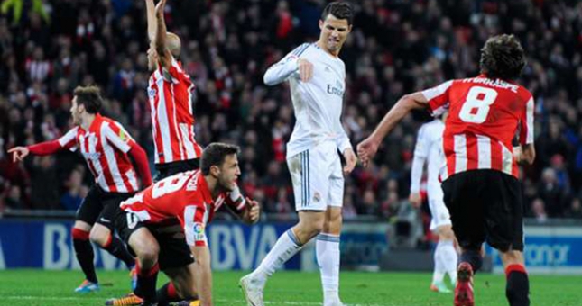 Cầu thủ khiến C.Ronaldo nhận thẻ đỏ lên tiếng