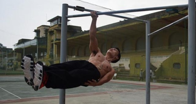 Video thể thao: Bài tập luyện thể dục đường phố ở Sài Gòn