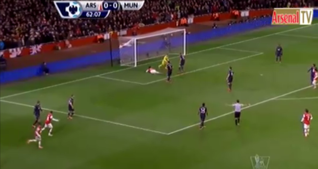 Video bóng đá: Giroud đòi penalty cho Arsenal