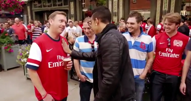 Video hài hước: Ảo thuật gia chơi xỏ fan Arsenal