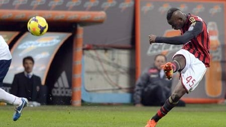 Video bàn thắng: Balotelli 'phá lưới' Bologna bằng một siêu phẩm