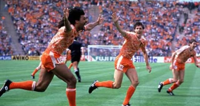 Video bóng đá: Những màn trình diễn xuất sắc của Gullit