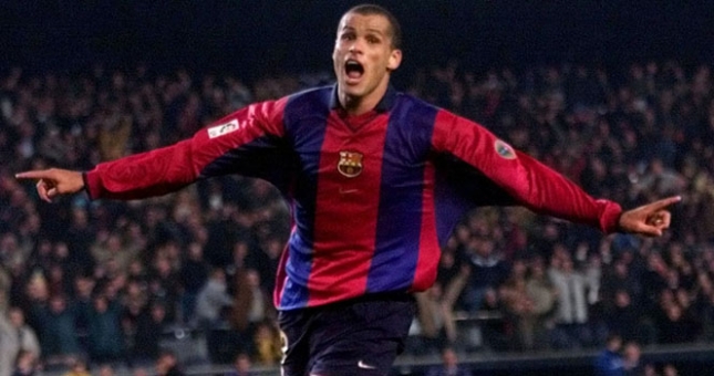 Hai cha con cựu sao Barca trở thành đồng đội