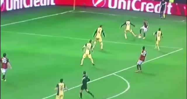 Video bóng đá: Taarabt làm diễn xiếc trước hậu vệ Atletico