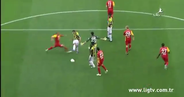 Video bóng đá: Tình huống ăn cắp trứng gà và ghi bàn ngay trên tay của thủ môn