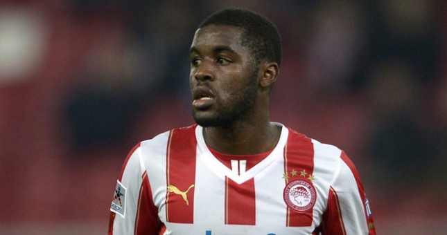 HLV Wenger cân nhắc đưa Campbell trở lại Arsenal