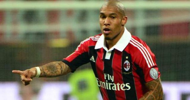 De Jong không quan tâm tới lời mời của Liverpool