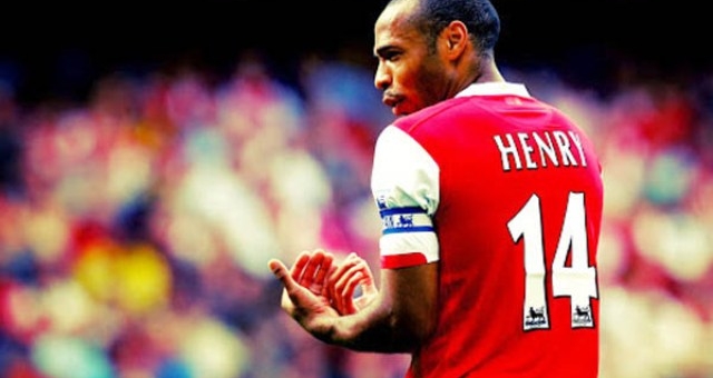 Video bóng đá: Không cần bóng phải chạm đất, Henry vẫn ghi bàn