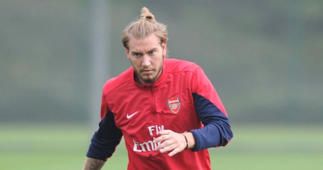 Không được thi đấu Bendtner lại dọa rời Arsenal