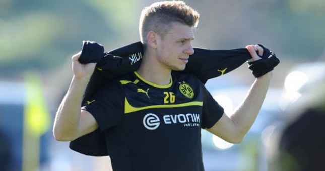 Arsenal đã nhắm được người thay thế Bacary Sagna