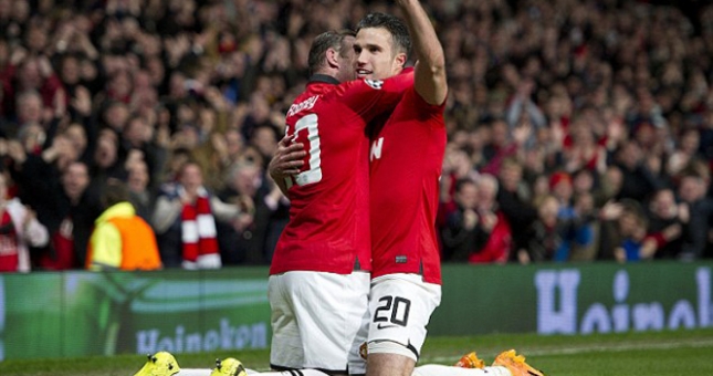 Robin van Persie lập hat-trick Man Utd thẳng tiến vào tứ kết