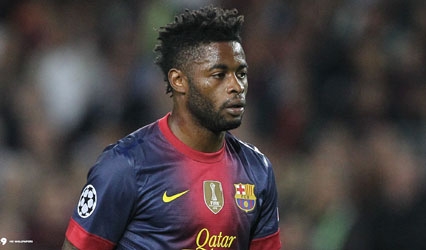 Inter tính cuỗm Alex Song trước Manchester United
