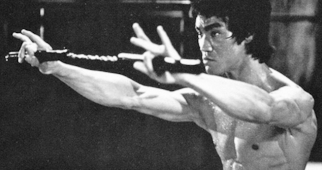 Video võ thuật: Huyền thoại Lý Tiểu Long đánh bóng bàn bằng côn nhị khúc