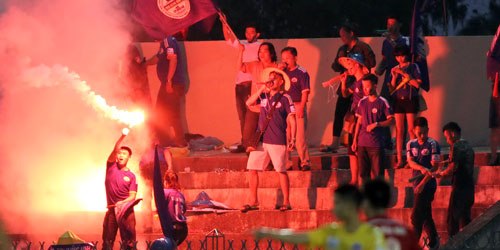 CĐV Than Quảng Ninh gây náo loạn trên sân Tam Kỳ