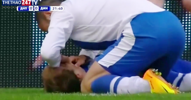 Video bóng đá: Cầu thủ nuốt phải lưỡi sau va chạm kinh hoàng tại giải VĐQG Ukraine