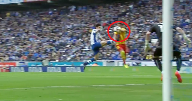 Video bóng đá: Barcelona lại được trọng tài tặng penalty