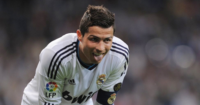 Video bóng đá: Tình huống ích kỷ khiến Ronaldo bị CĐV Real la ó