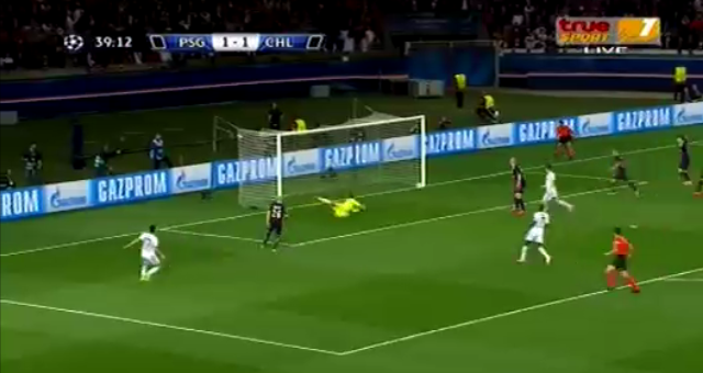 Video bóng đá: Cột dọc từ chối bàn thắng của Hazard