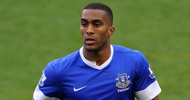 Hậu vệ Everton vui vẻ giúp Liverpool vô địch