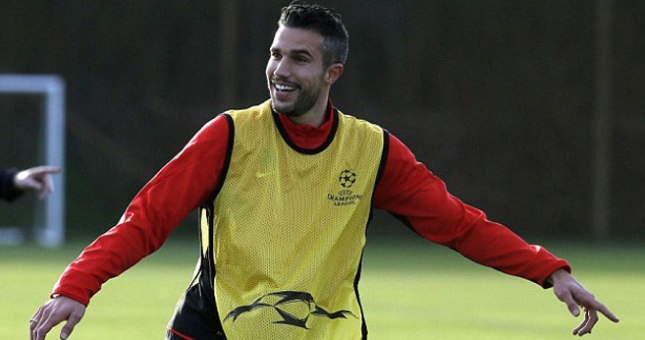 Robin van Persie tích cực tập luyện chờ ngày tái xuất