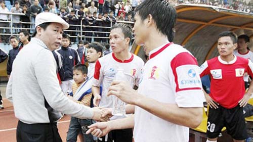Nhóm cầu thủ bán độ V.Ninh Bình gặp bầu Trường xin tha thứ
