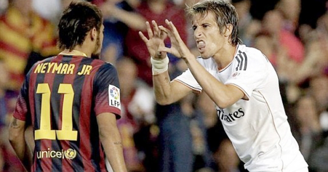 Video bóng đá: Neymar gây gổ với Coentrao và bị Pepe dằn mặt