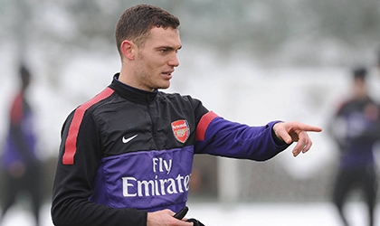 Napoli muốn có Vermaelen nhưng…