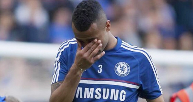 Ashley Cole rơi lệ sau trận đấu cuối cùng tại Stamford Bridge?