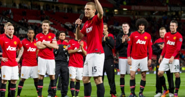 Video danh thủ: Khoảnh khắc chia tay đầy cảm xúc của Vidic với sân Old Trafford