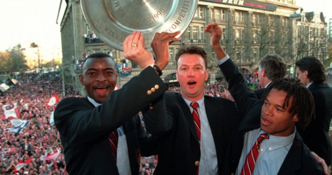 'Thời van Gaal, Man United sẽ trở thành Barcelona'