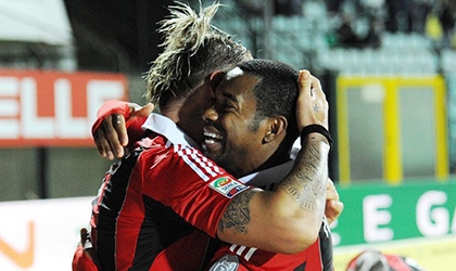 Chuyển động AC Milan: Robi đến Mỹ, Mexes ở lại