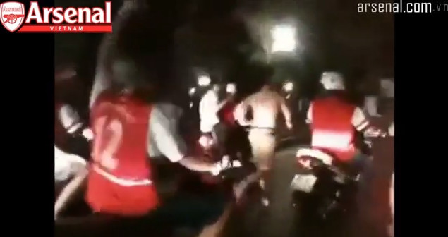 'Running Man' thứ 2 chạy quanh hồ Hoàn Kiếm mừng Arsenal vô địch FA Cup