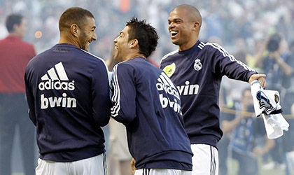 Gần Decima, Real thủng trên thủng dưới