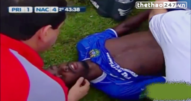 VIDEO: Bạo loạn kinh hoàng, cầu thủ bị đánh bất tỉnh ở Brazil