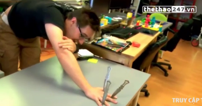 VIDEO: Màn chơi dao thót tim đầy nghệ thuật