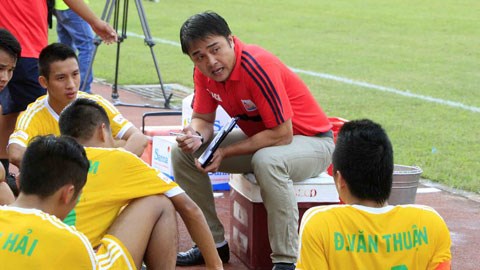 Xúc phạm trọng tài, HLV Đức Thắng bị đình chỉ làm nhiệm vụ 1 năm