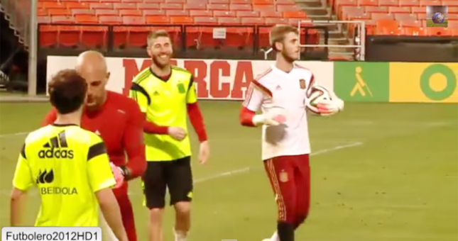 VIDEO: Ramos 2 lần sút Panenka khiến De Gea tức điên