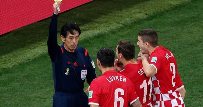 Trọng tài ‘hạ sát’ Croatia ở trận khai mạc bị trừng phạt