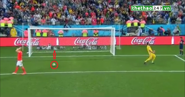 VIDEO: Nghi vấn bóng đã vào lưới ở pha sút penalty của Vlaar (Hà Lan vs Argentina)