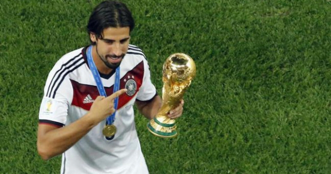 Quyết đấu với Chelsea, Arsenal tăng giá mua Khedira