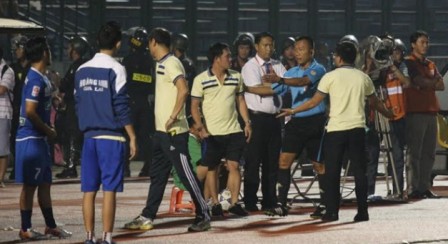 BTC sân Bình Dương nhận án phạt của VFF vì sự cố mất điện