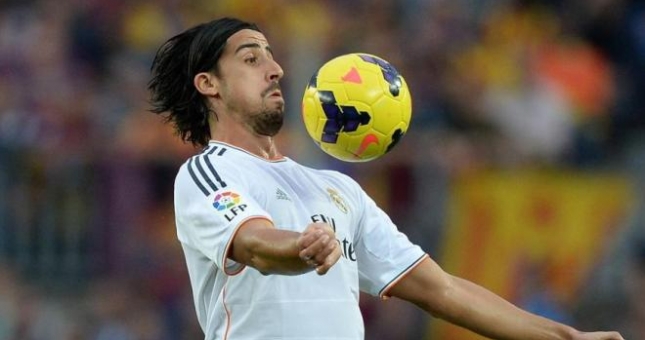 Real chấp thuận bán Khedira cho Arsenal