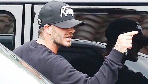 Beckham nổi cáu vì các tay săn ảnh vượt đèn đỏ