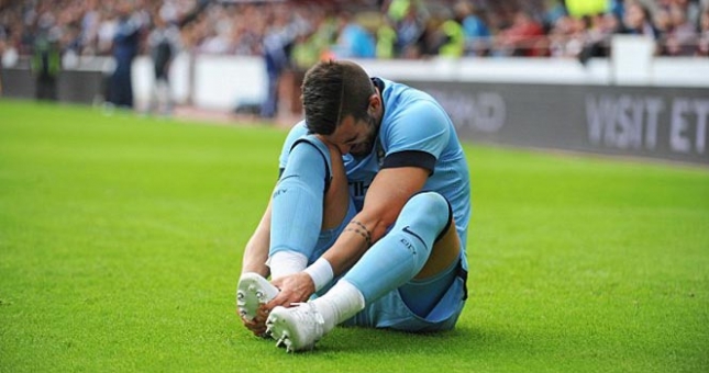 Man City lo lắng trước chấn thương của Negredo