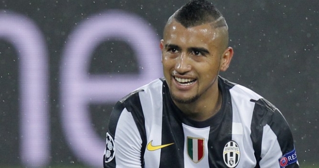 Liverpool tranh giành 'hàng hot' Arturo Vidal với Man Utd