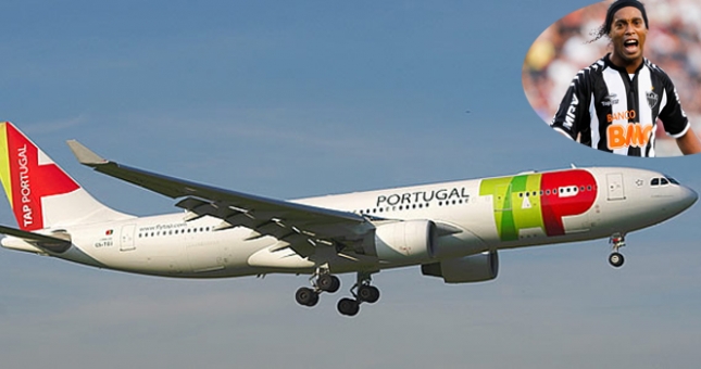 Ronaldinho 'biến mất' bí ẩn sau khi bay tới Bồ Đào Nha