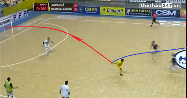 VIDEO: Sao Brazil đánh gót thành bàn siêu hạng trên sân Futsal